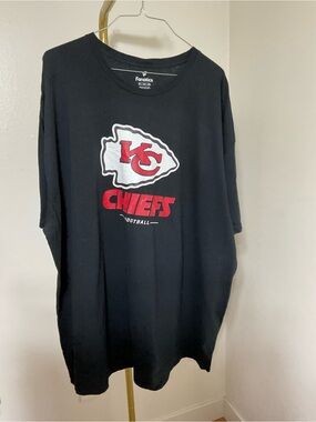 Fanatics Black Tee with Red & White Chiefs Crest
